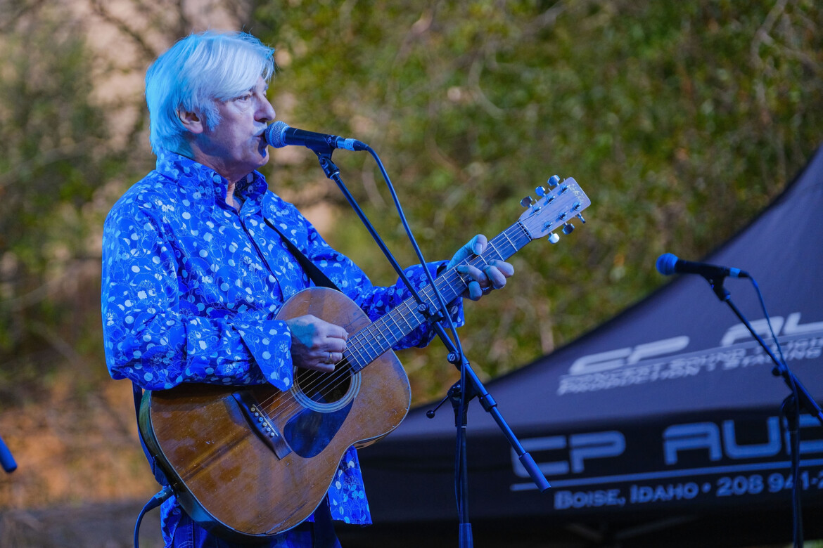 Robyn Hitchcock: «Mi sento come un bambino, il più anziano del mondo»