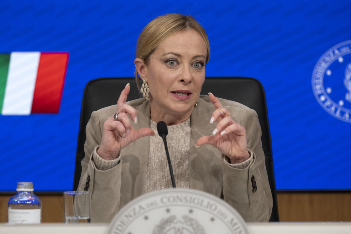 Manovra militare, e le banche decidono come tassarsi Manovra militare, e le banche decidono come tassarsi