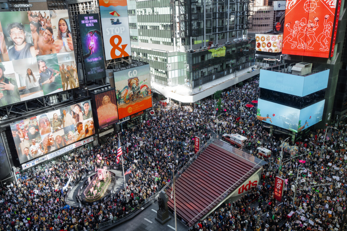 «Siamo un mare». Tutta New York si oppone al «re»