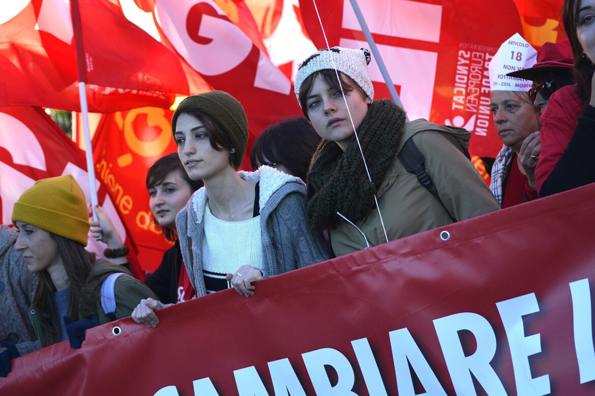 Cgil in piazza a Roma: «Diciamo no a guerra, riarmo e austerità»