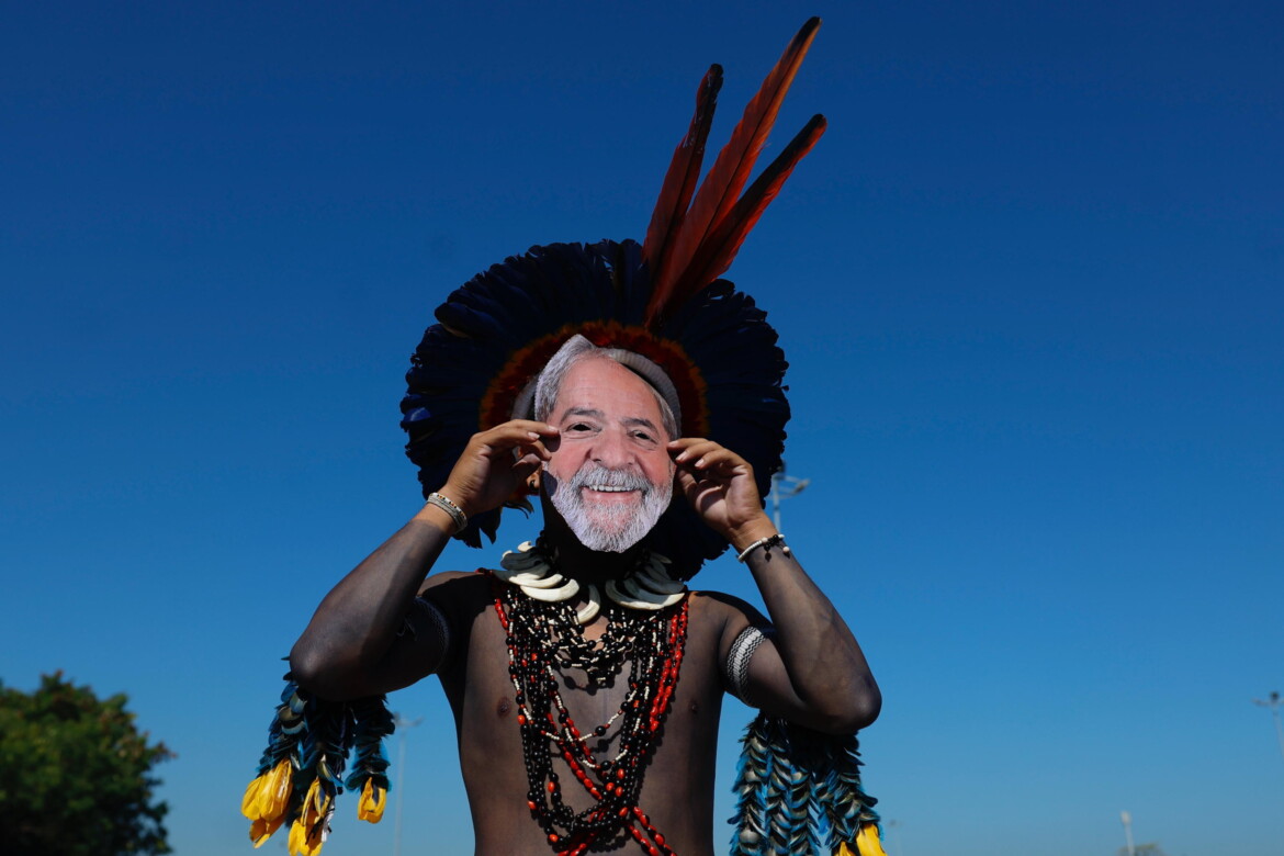 La doppia veste di Lula, dalle trivellazioni fossili a leader in difesa del clima La doppia veste di Lula, dalle trivellazioni fossili a leader in difesa del clima