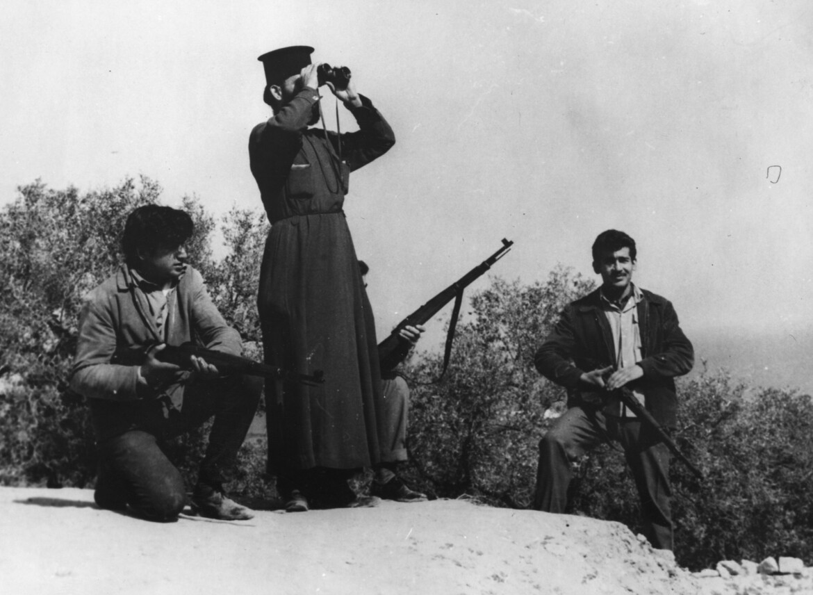 Quando i fascisti arrivarono in Grecia: l’amara ironia di Theodor Kallifatides