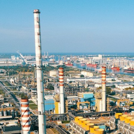 Stoccaggio CO2 a Ravenna, al via lo spezzatino Eni
