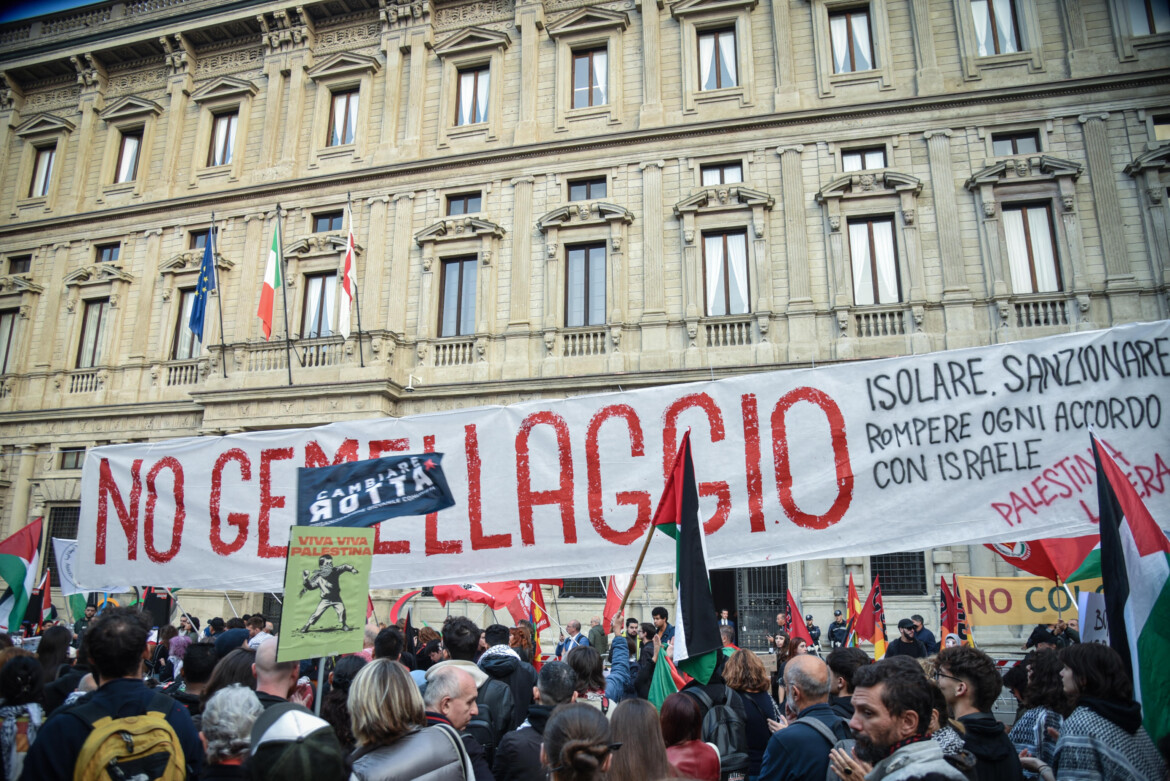 Milano rimane gemellata con Tel Aviv. Tensioni in aula e in strada dopo il voto