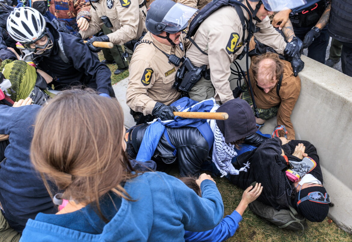 Usa, prima incriminazione contro una «cellula» Antifa Usa, prima incriminazione contro una «cellula» Antifa