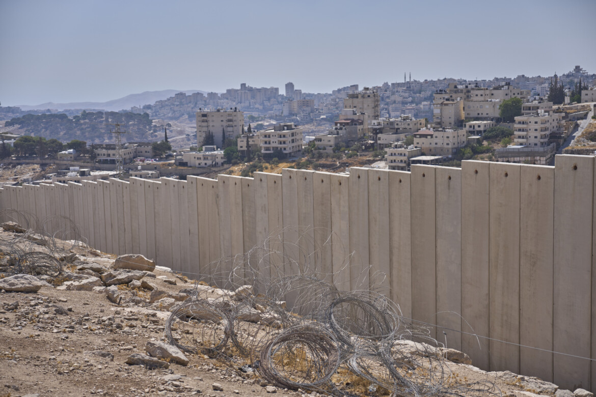 Una colonizzazione senza precedenti: Cisgiordania a brandelli Una colonizzazione senza precedenti: Cisgiordania a brandelli