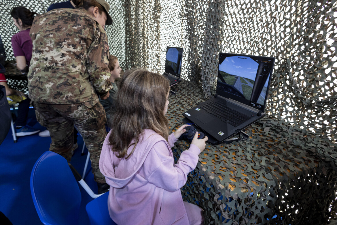 La scuola non si arruola oggi manifesta in 30 piazze