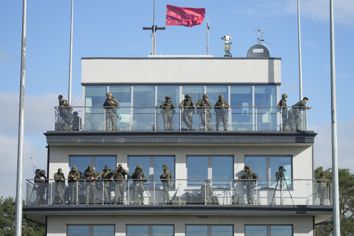 Escalation militare, la Polonia prepara i corsi per i cittadini Escalation militare, la Polonia prepara i corsi per i cittadini