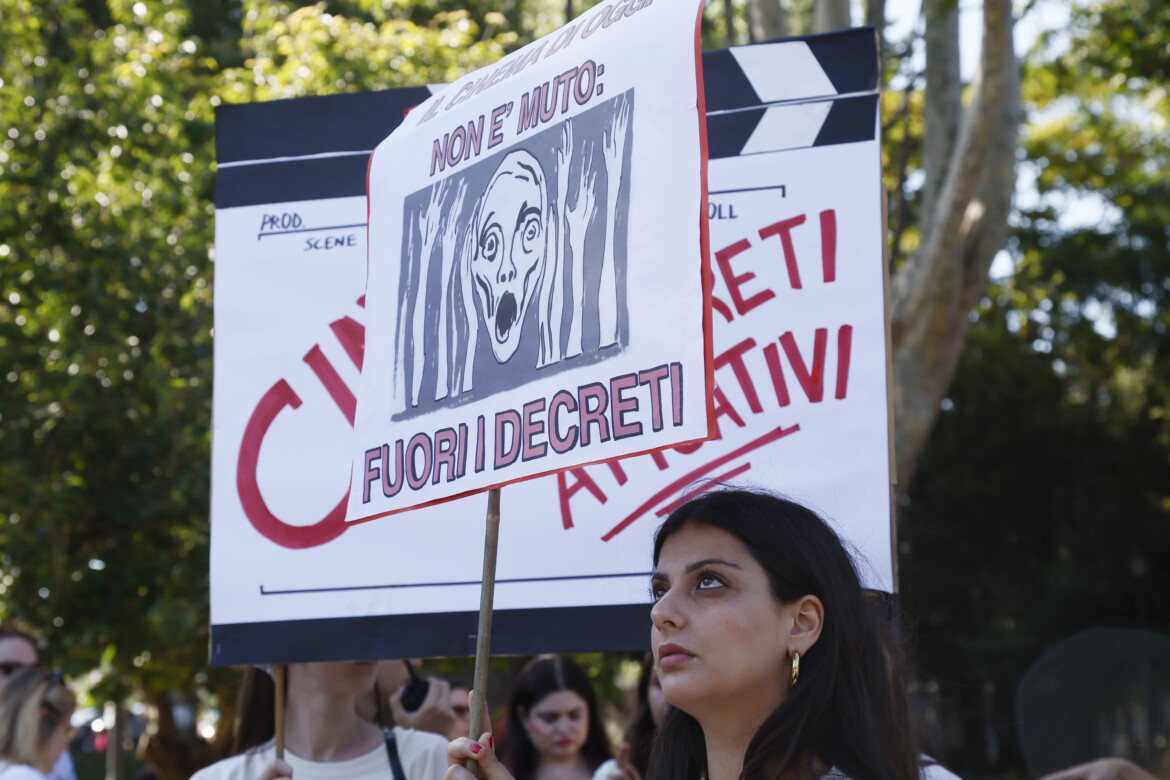 Giuli il prestigiatore: i tagli al cinema sanati con fondi già esistenti Giuli il prestigiatore: i tagli al cinema sanati con fondi già esistenti