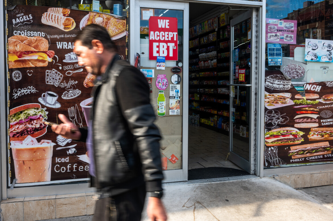 Buoni alimentari, la Corte suprema Usa non blocca Trump. 40 milioni in affanno
