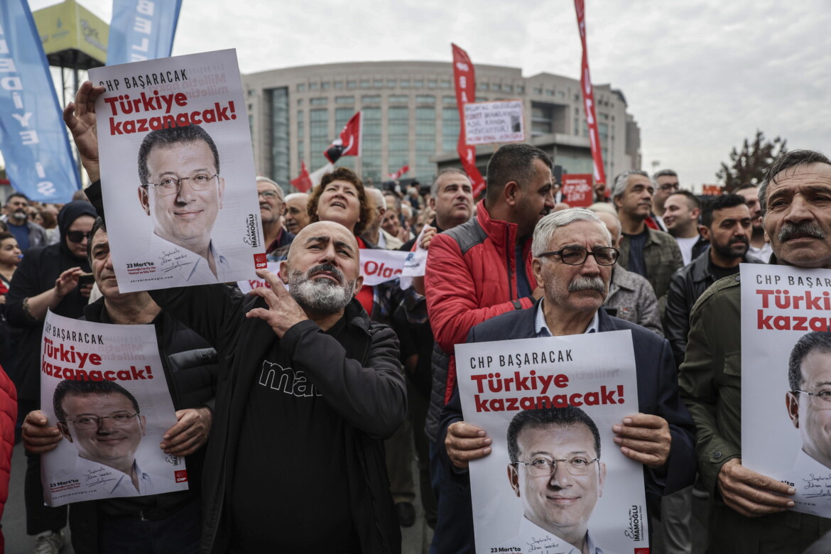 Imamoglu, rivale di Erdogan, rischia 2mila anni di carcere