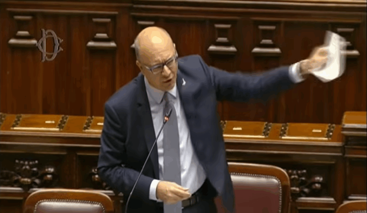 Educazione affettiva: lo show in aula di Valditara con insulti