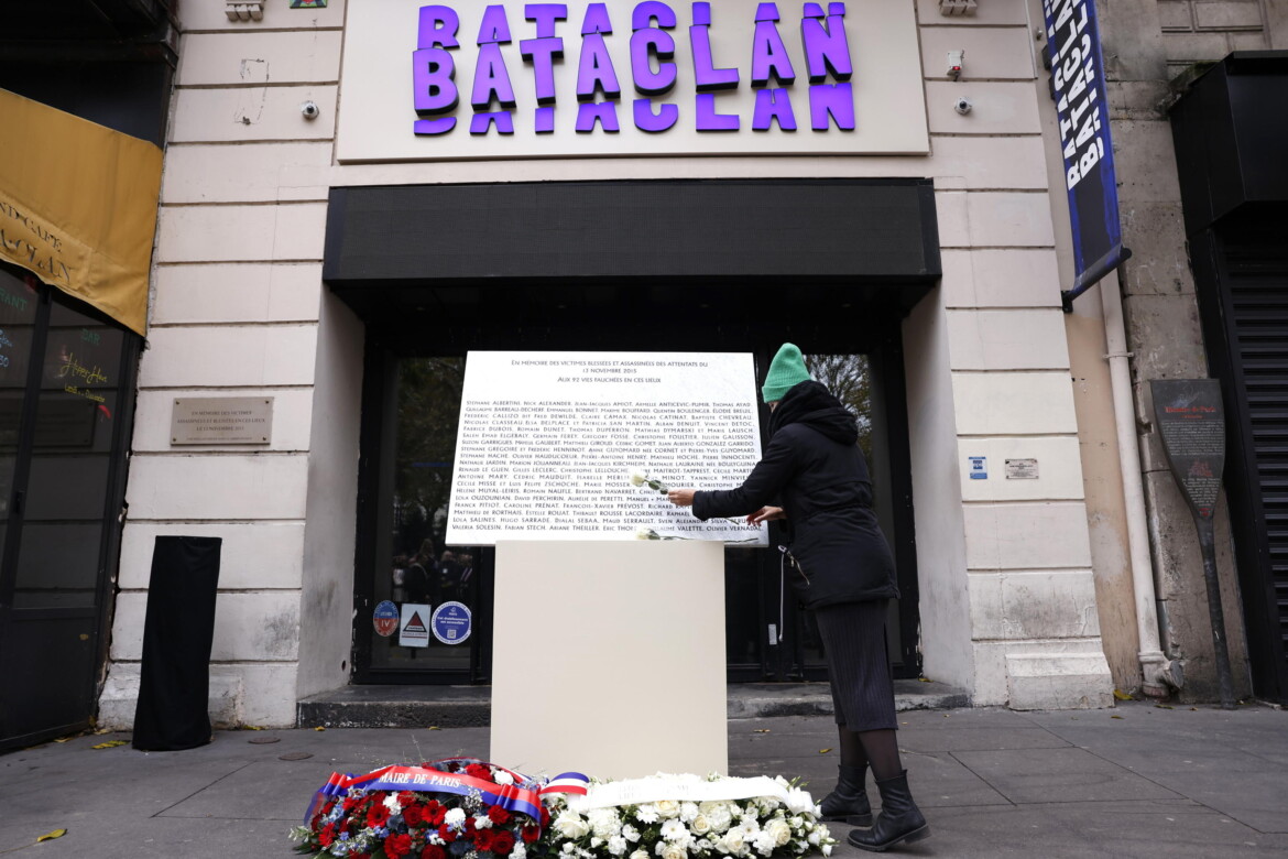 Dopo il Bataclan, in Francia dieci anni di leggi speciali