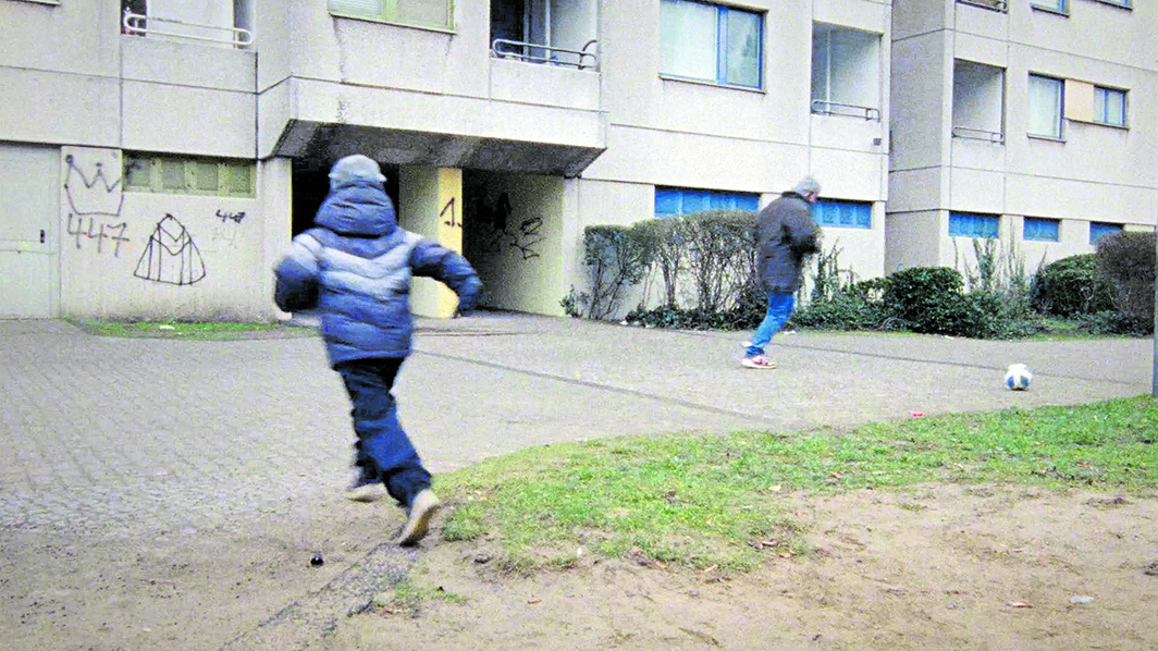 Basma Al Sharif, filmare nell’Europa che respinge Basma Al Sharif, filmare nell’Europa che respinge