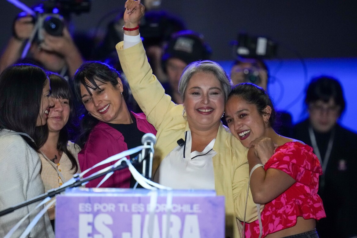 Cile, contro la destra più dura una comunista di nome Jara Cile, contro la destra più dura una comunista di nome Jara