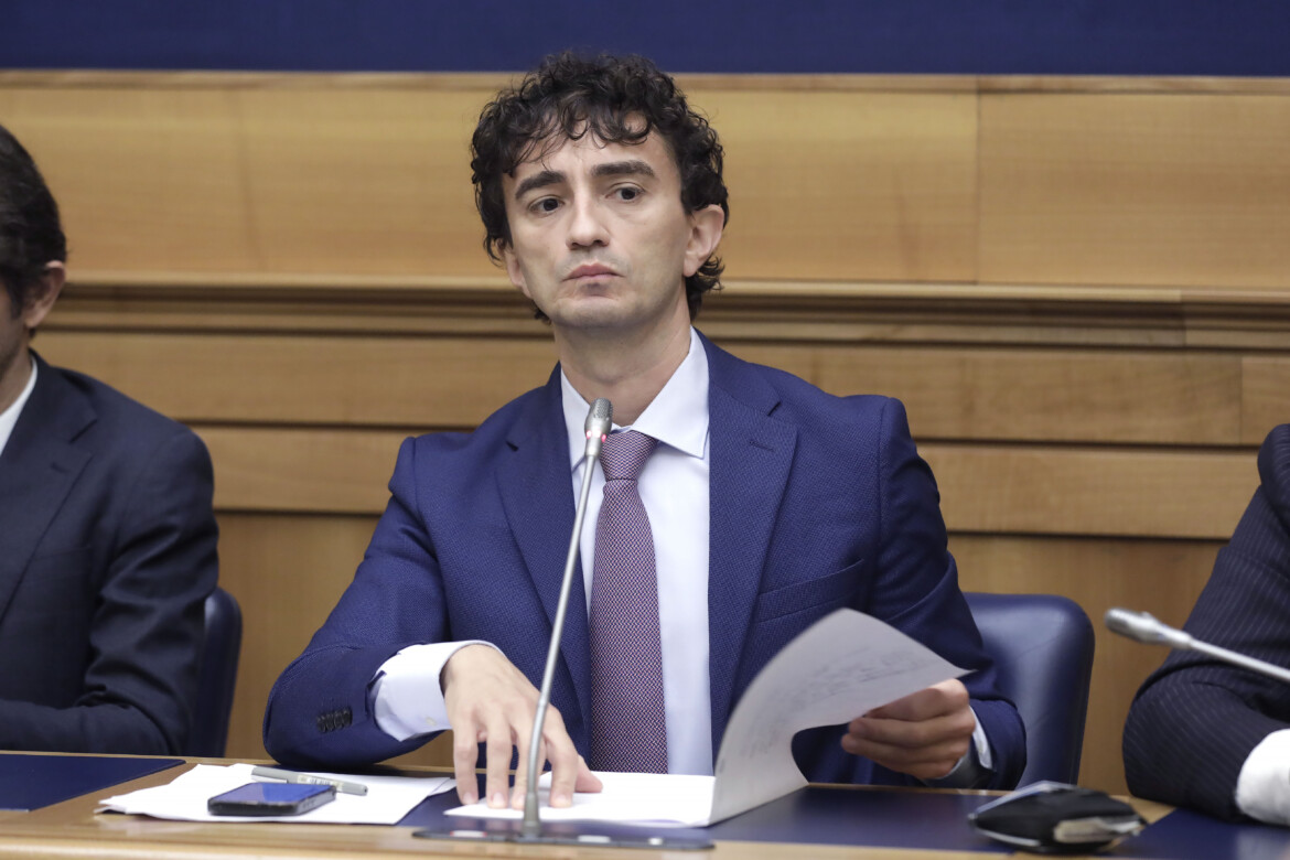 Fdi si scaglia contro il Quirinale. L’ira di Mattarella: «Ridicoli»