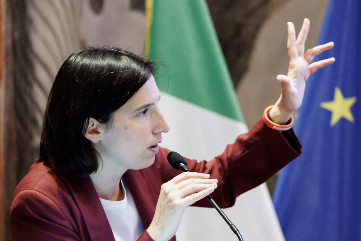 Le opposizioni: «Da Fdi attacco irresponsabile che mina le istituzioni»