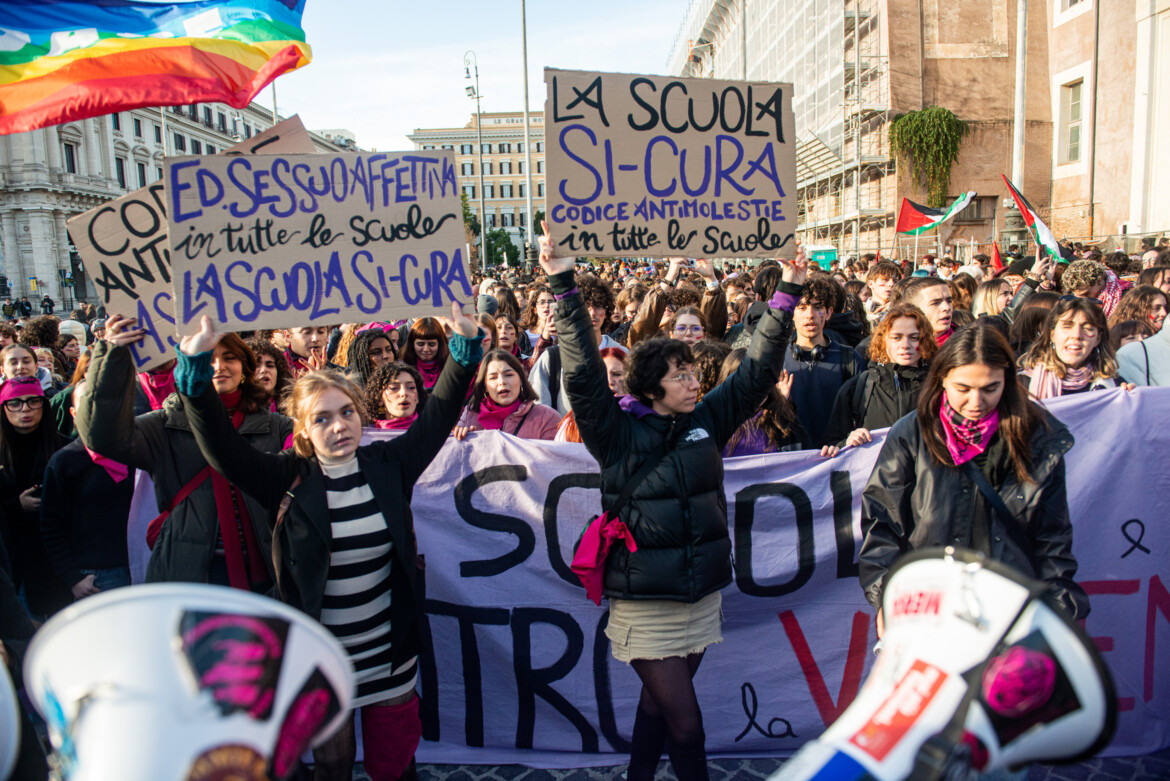 Disarmare il patriarcato. Transfemministe in corteo nella Capitale