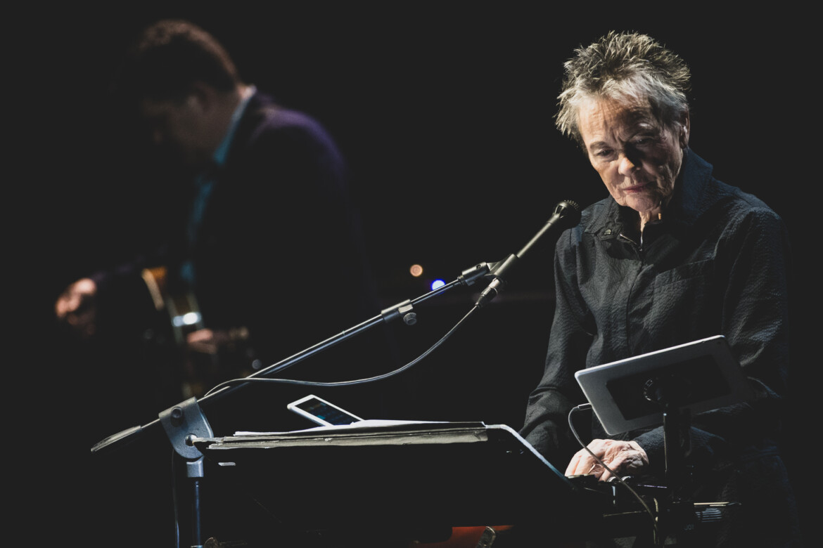 Laurie Anderson, per un’arte di fragili pensieri indomabili Laurie Anderson, per un’arte di fragili pensieri indomabili