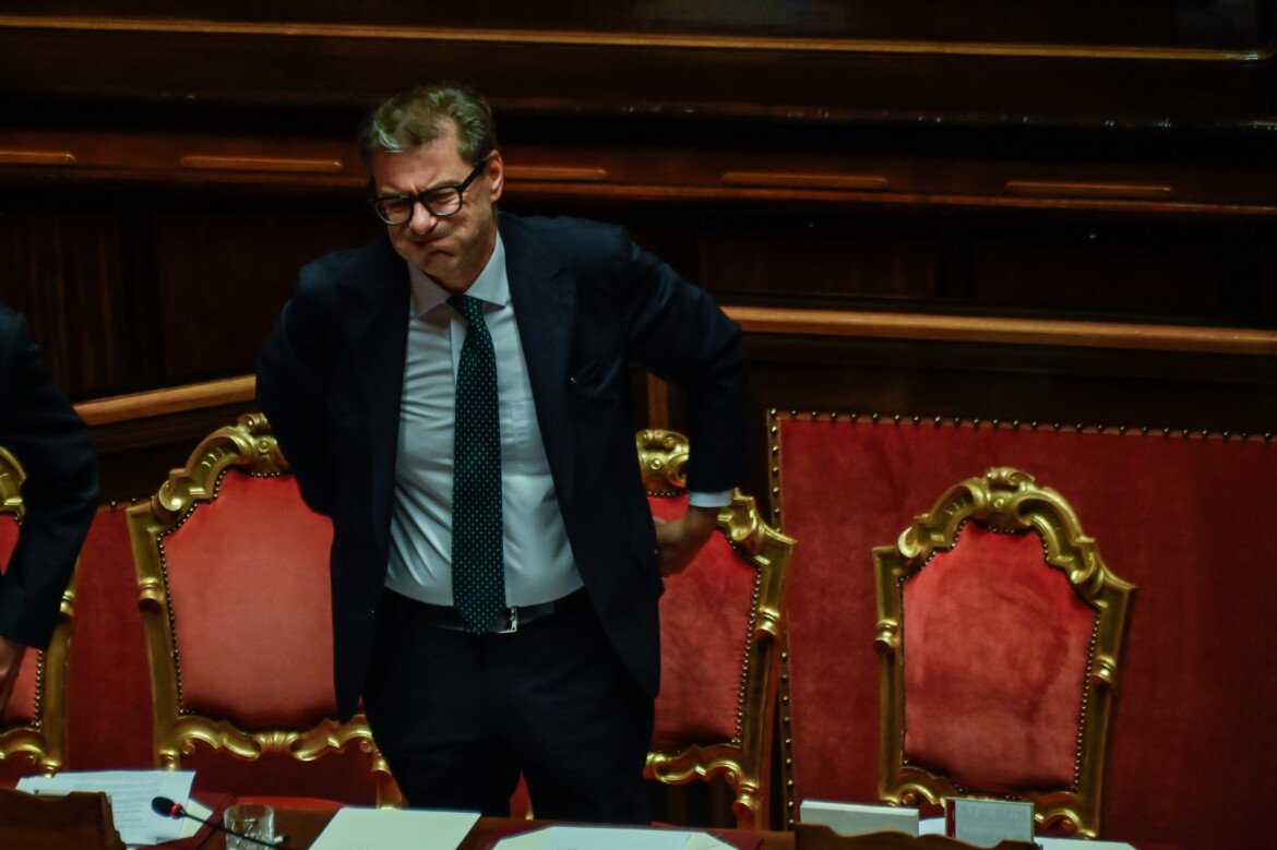 In piazza contro il killeraggio dei comuni In piazza contro il killeraggio dei comuni