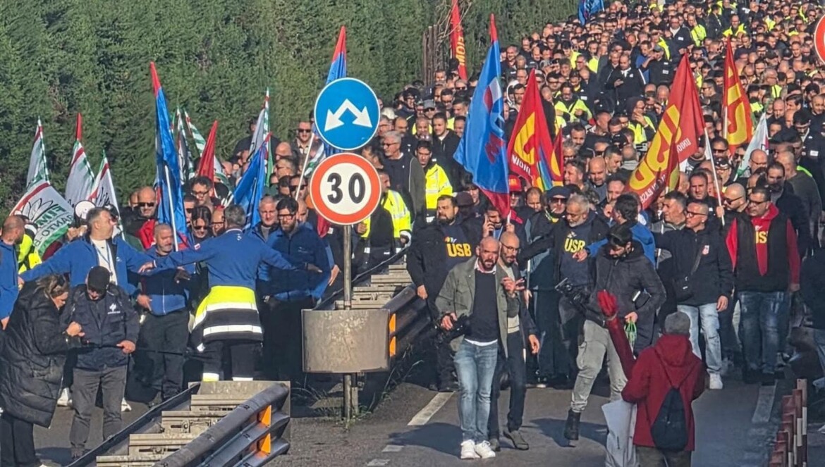 Il governo inciampa sulla crisi dell’ex Ilva, Urso sconfessato Il governo inciampa sulla crisi dell’ex Ilva, Urso sconfessato