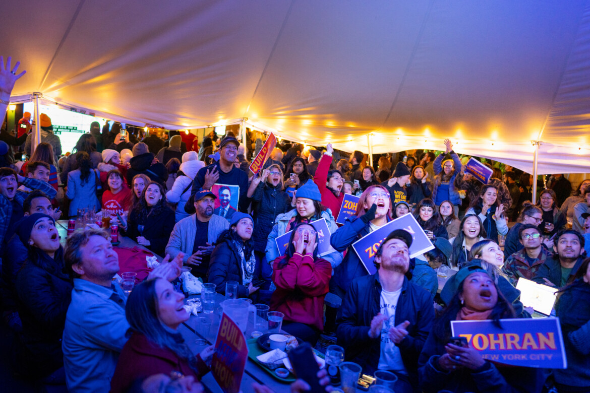 È rossa la Mela, Mamdani batte i nemici e piega gli amici