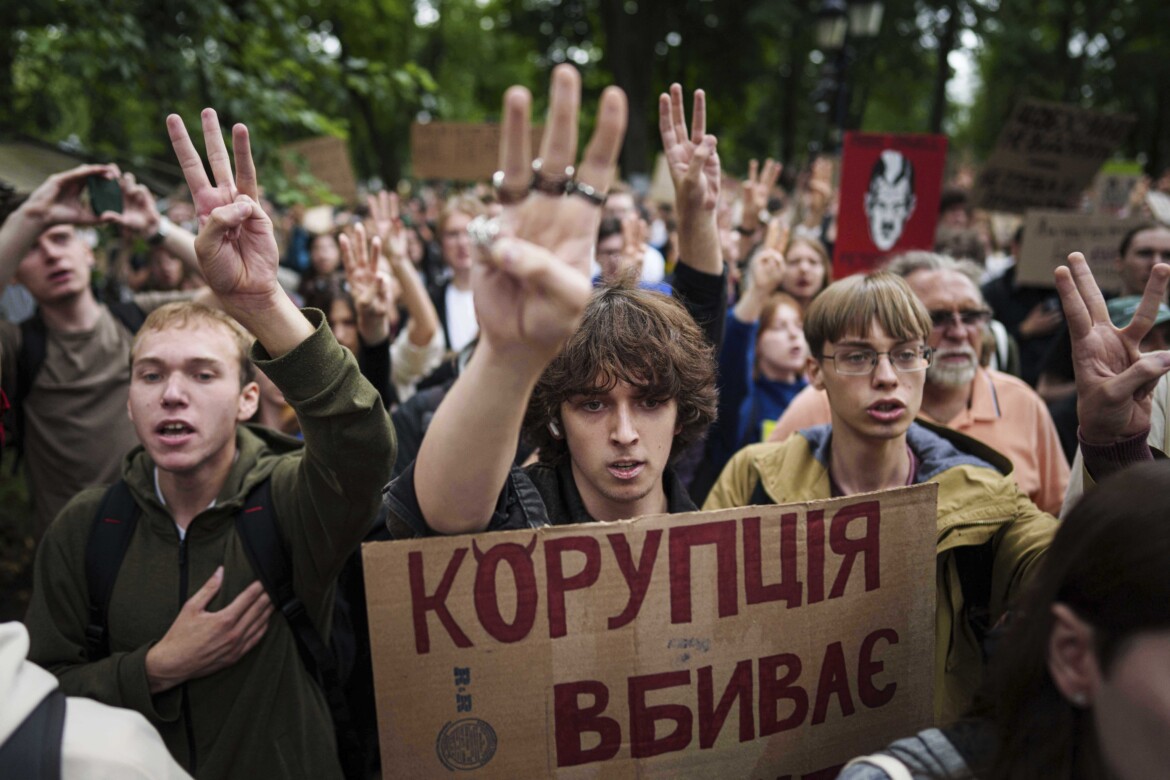 Ucraina, se cede il fronte interno della corruzione