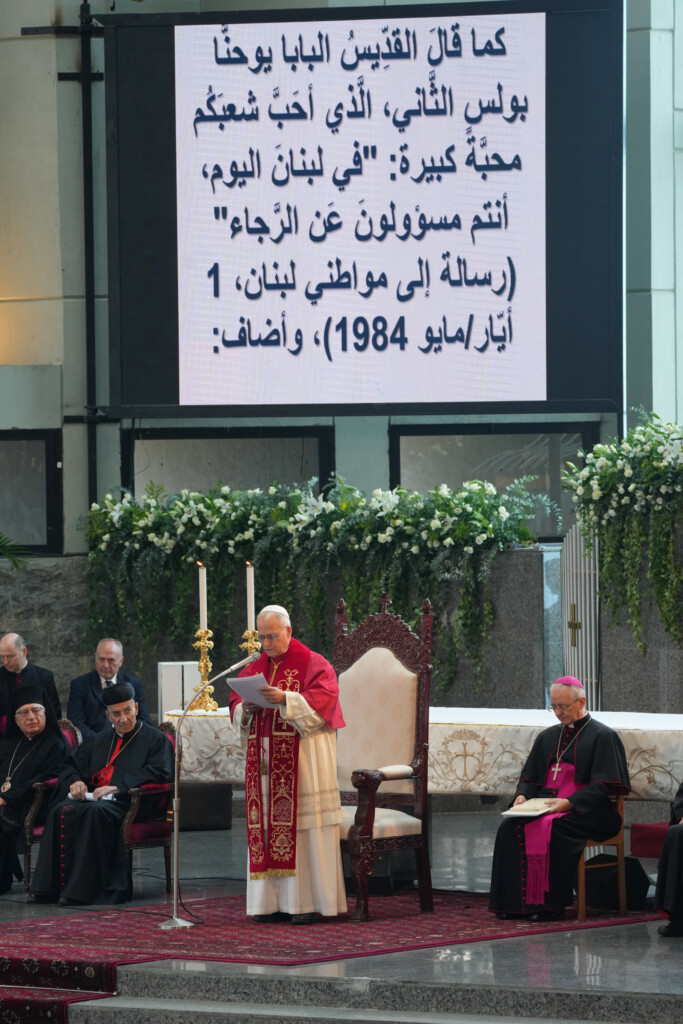 L’abbraccio del papa al Libano sul baratro
