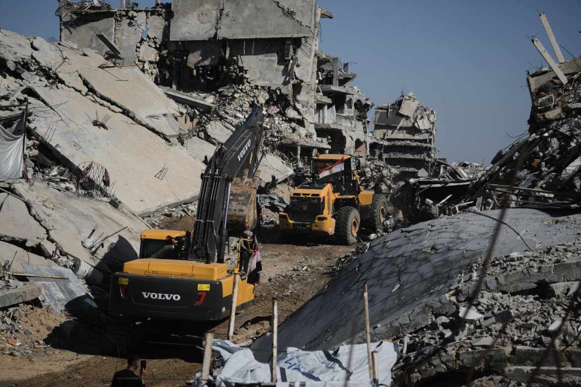 Gaza rimuove da sola le macerie che la soffocano