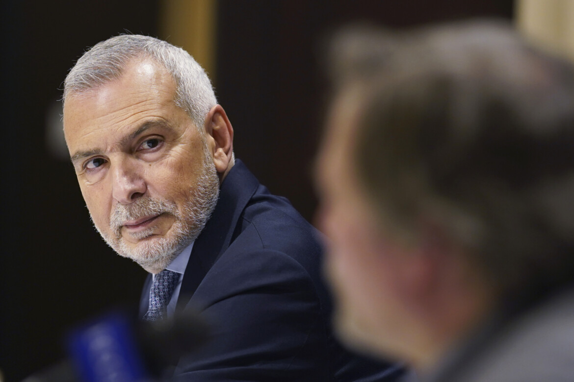 Corruzione europea, l’ambasciatore Sannino si dimette