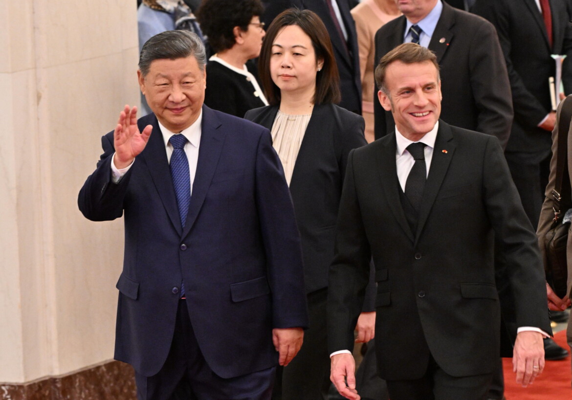 Xi Jinping vede Macron: «Sforzi per la pace sì, ma con la guerra non c’entriamo»