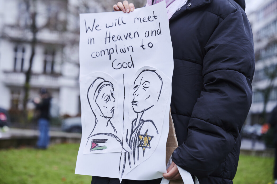 Delrio al manifesto: «Non vogliamo censurare i propal». La replica del direttore Delrio al manifesto: «Non vogliamo censurare i propal». La replica del direttore