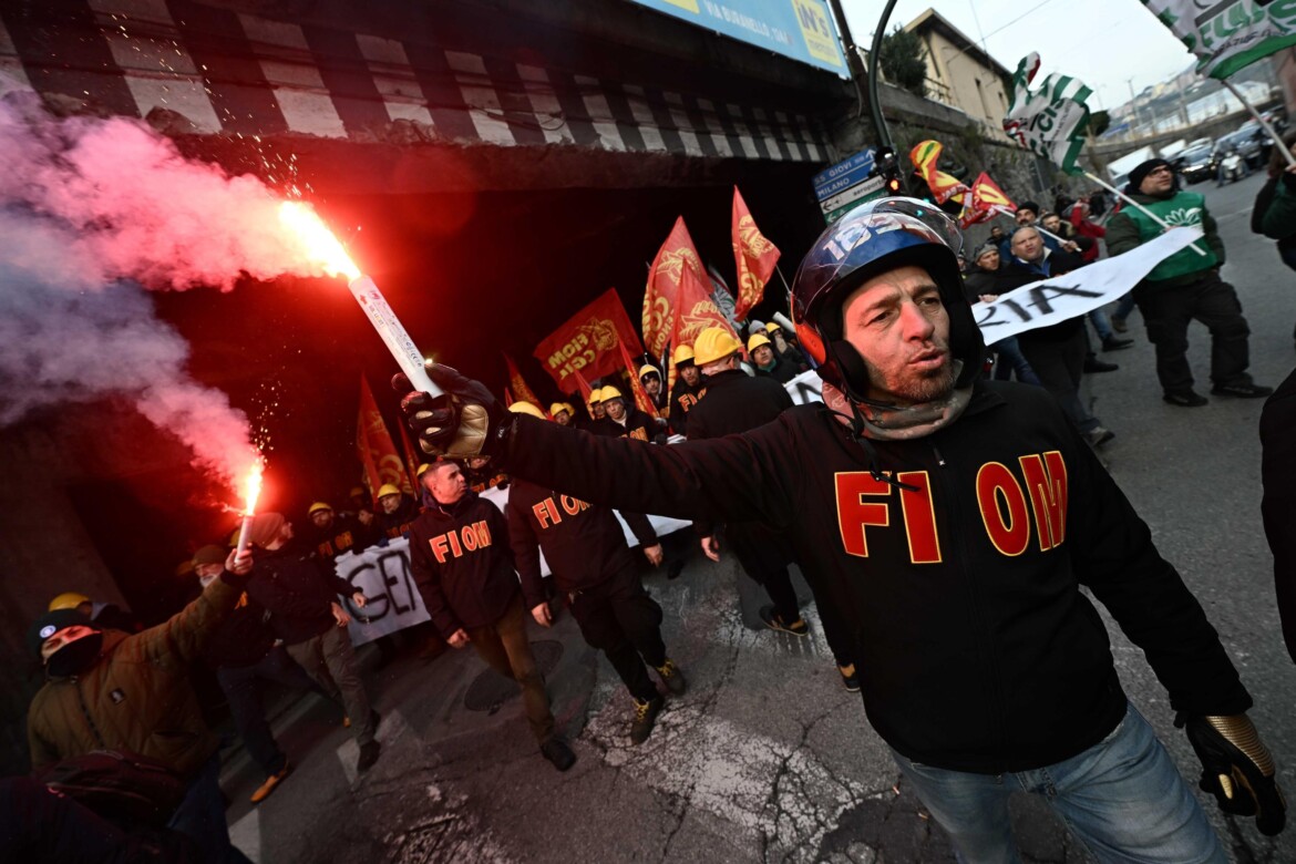 Ilva, Urso fa un passo indietro: «Disponibili a intervento pubblico»