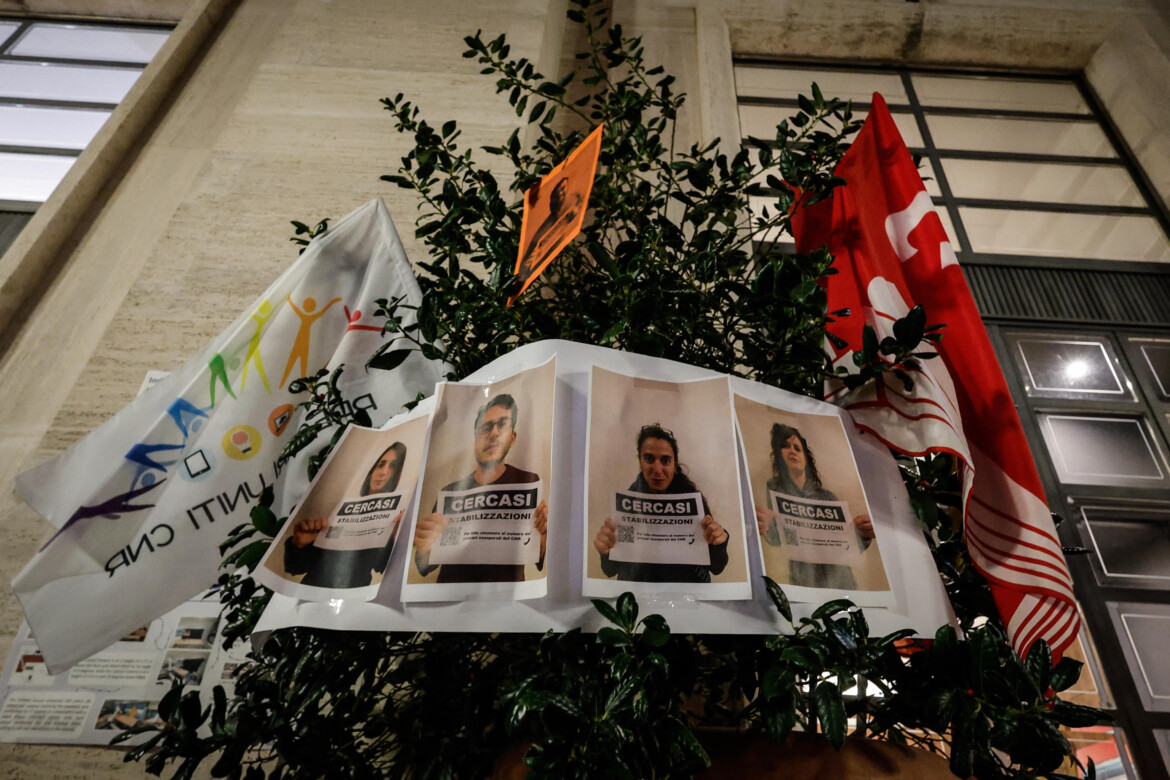 cnr niente fondi per le assunzioni l8217accampata dei ricercatori da Cms.ilmanifesto.it cnr niente fondi per le assunzioni l8217accampata dei ricercatori