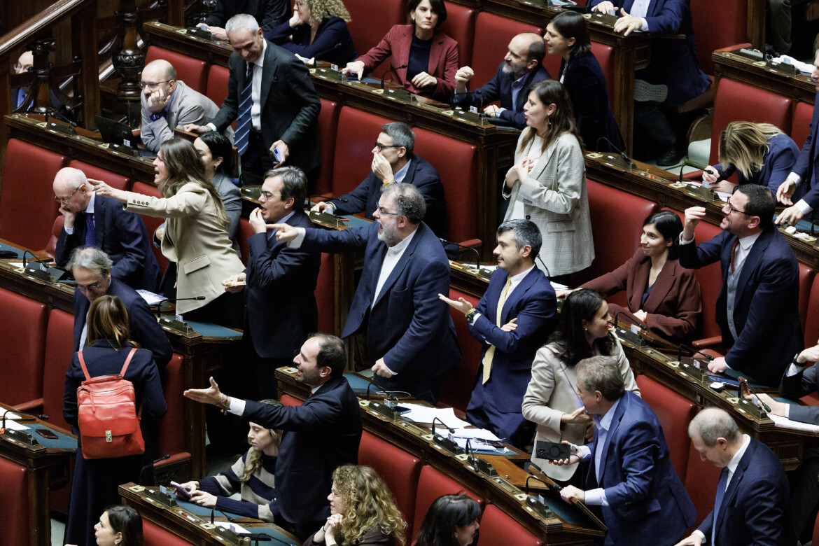 Le opposizioni divise su Kiev attaccano su sanità e carovita Le opposizioni divise su Kiev attaccano su sanità e carovita