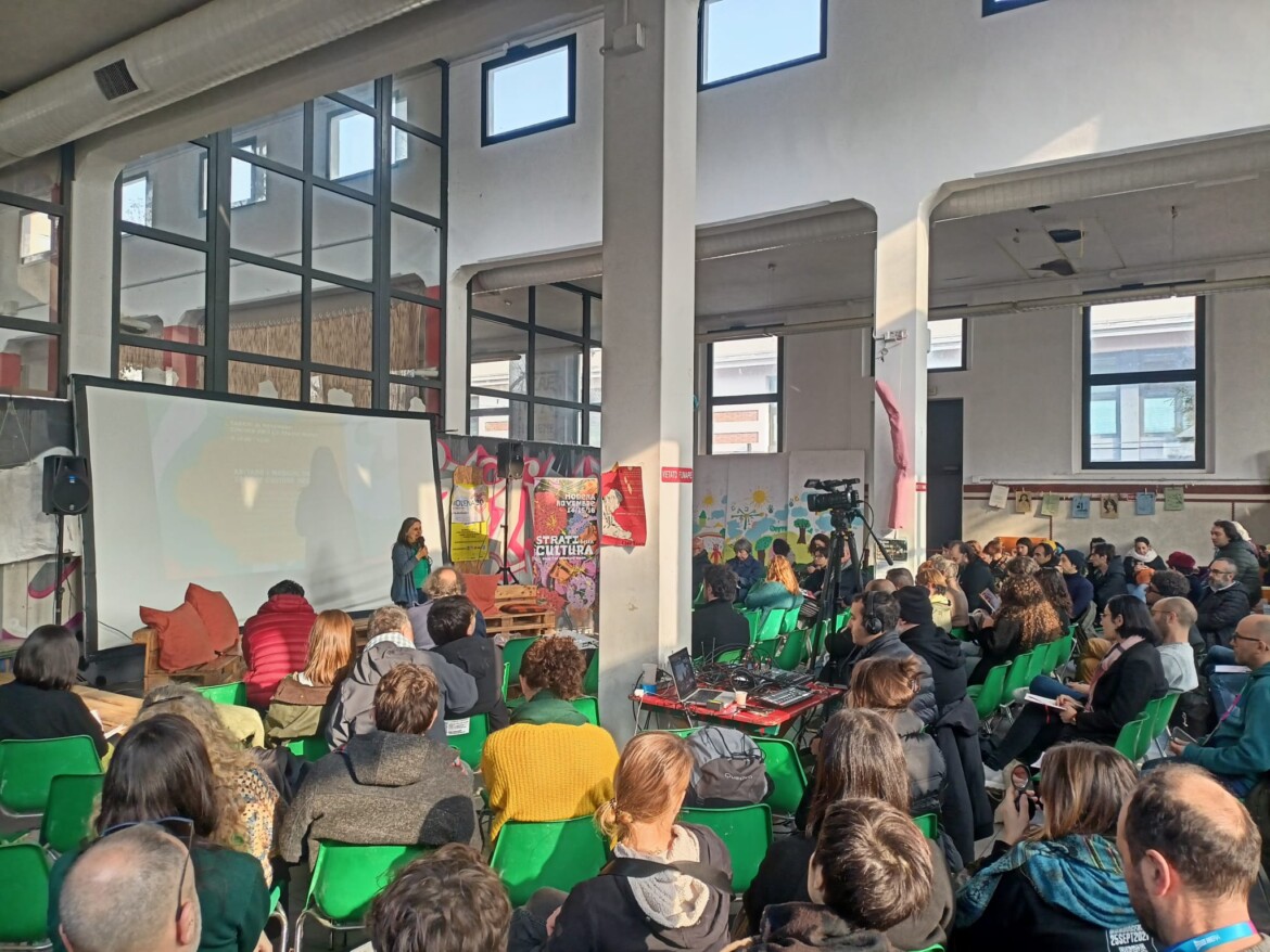 Francesco Pacifico, «in Moltitudini racconto i circoli come un antidoto»