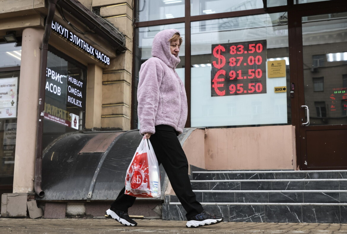 L’economia russa è a un bivio: tagliare sulla Difesa o rischiare la recessione