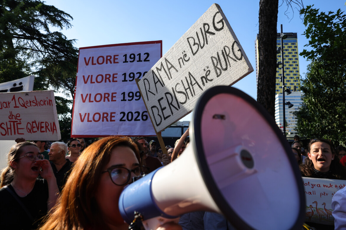 L’Albania in piazza per difendere l’ambiente